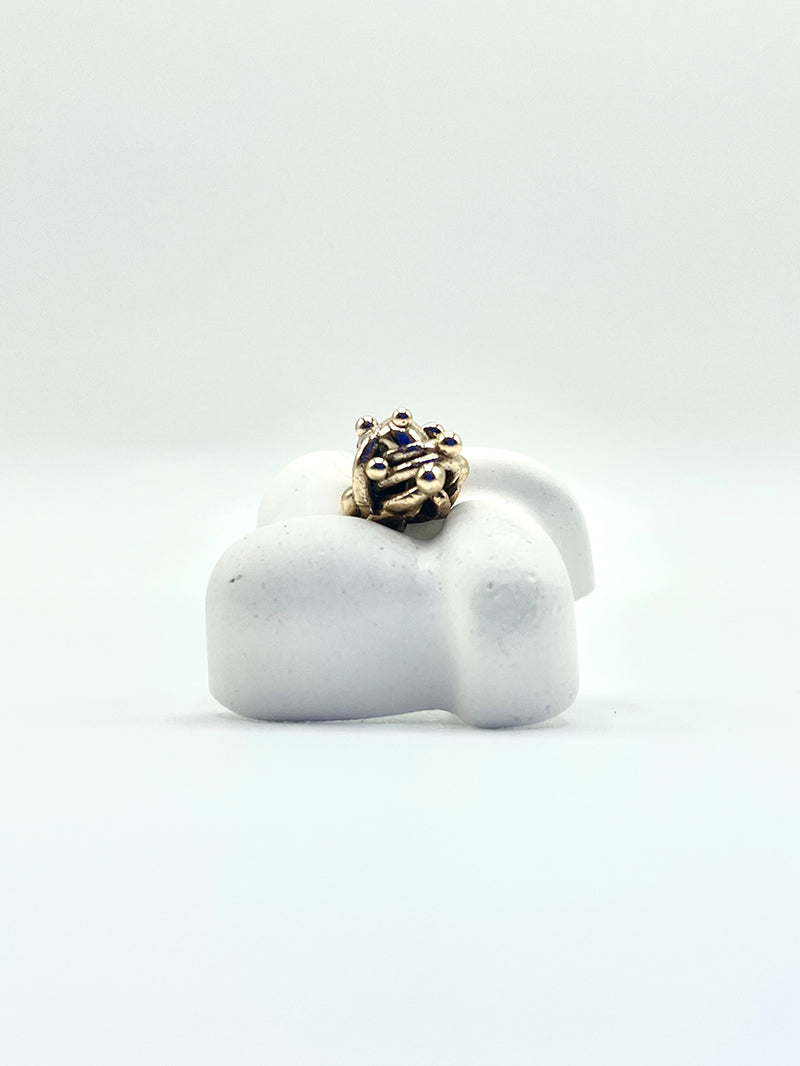 Artisanal brooch cement bronze