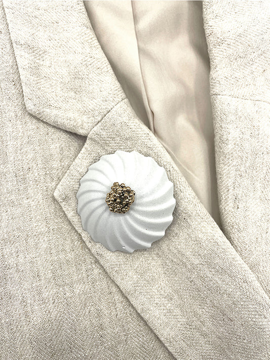 Artisanal brooch cement bronze