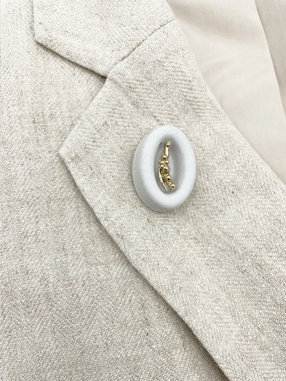 Artisanal brooch cement bronze