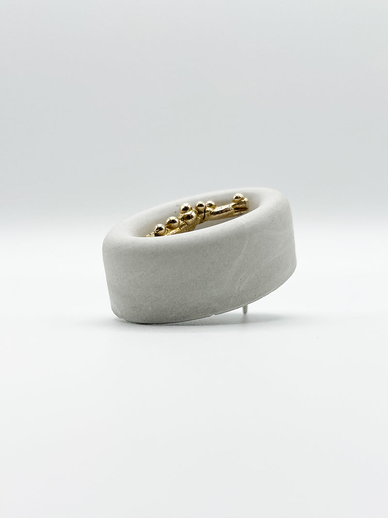 Artisanal brooch cement bronze