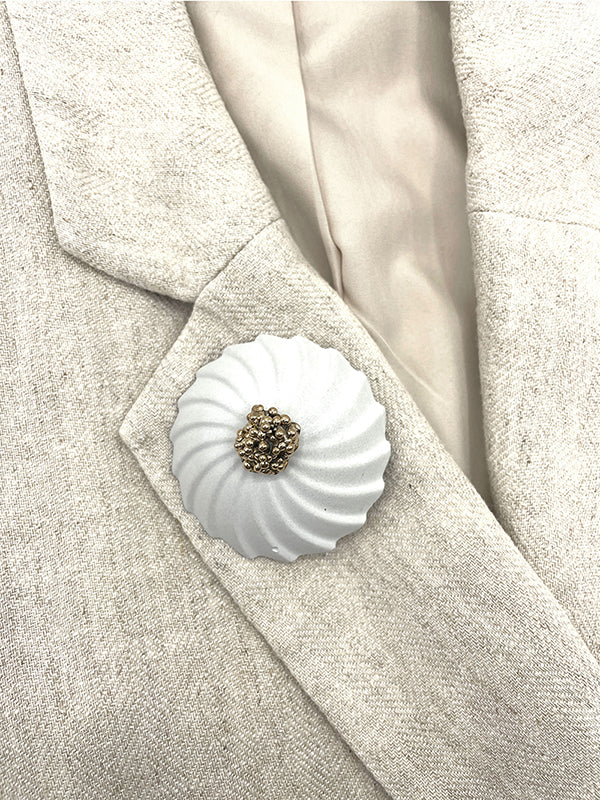 Artisanal brooch cement bronze