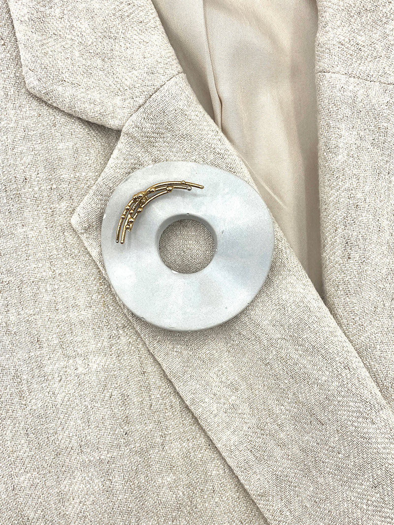Artisanal brooch cement bronze
