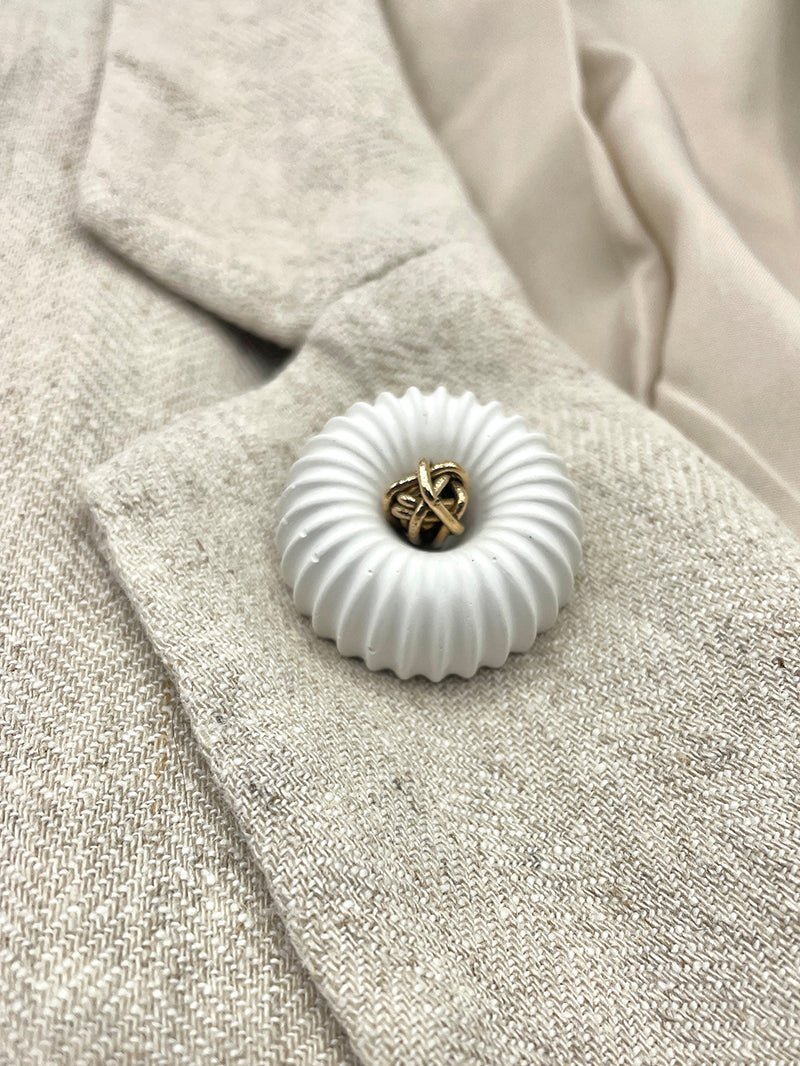 Artisanal brooch cement bronze