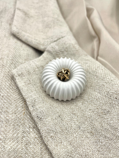 Artisanal brooch cement bronze