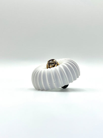 Artisanal brooch cement bronze