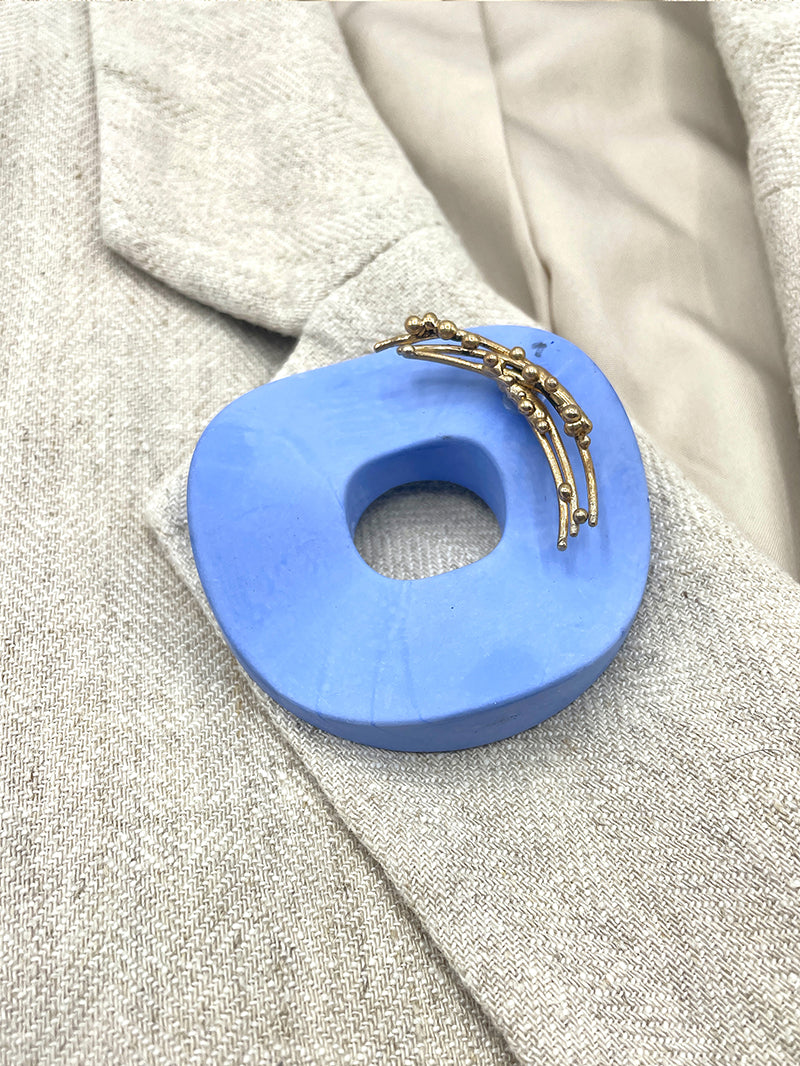 Artisanal brooch cement bronze