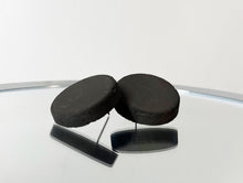 Încarcă imaginea în vizualizatorul Galerie, Round Black Earrings
